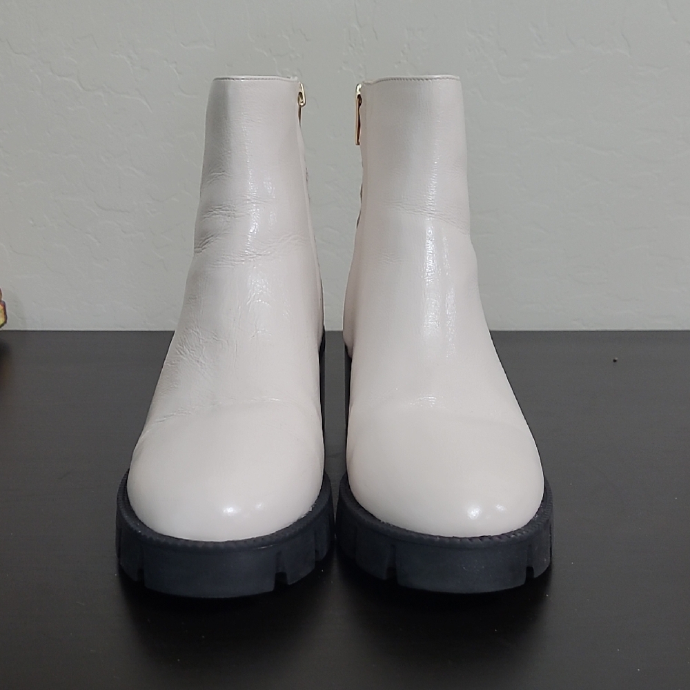 Coach Chrissy Lug-Sole Booties Elegant White Ankle Boots Leather Bootie Size 9